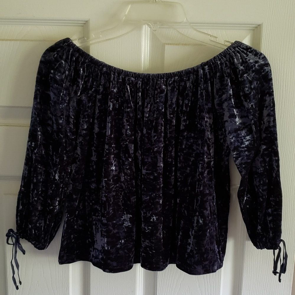 American Eagle off the shoulder top